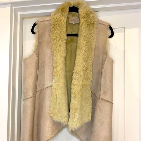 Ann Taylor LOFT Faux Fur Vest - Picture 2 of 3